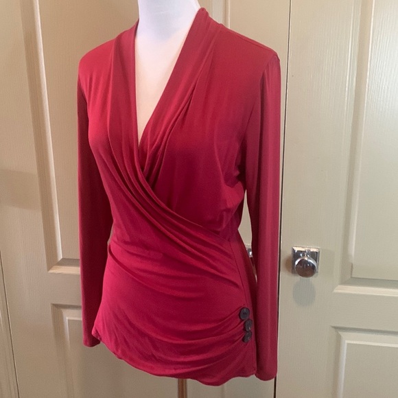 Tops - Surplice Long sleeve V-neck top M